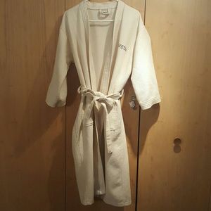 Aveda robe