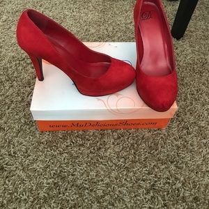 Red Pumps