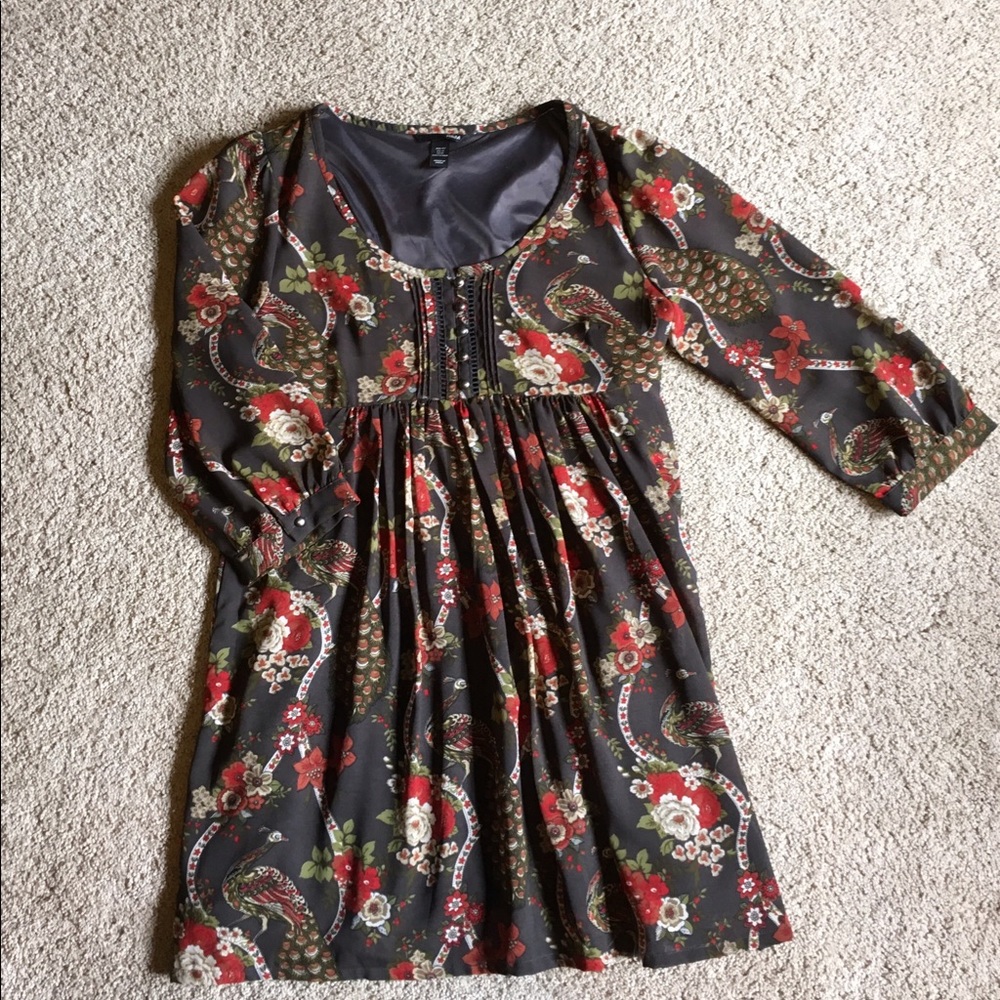 Beautiful lined so feminine! tunic