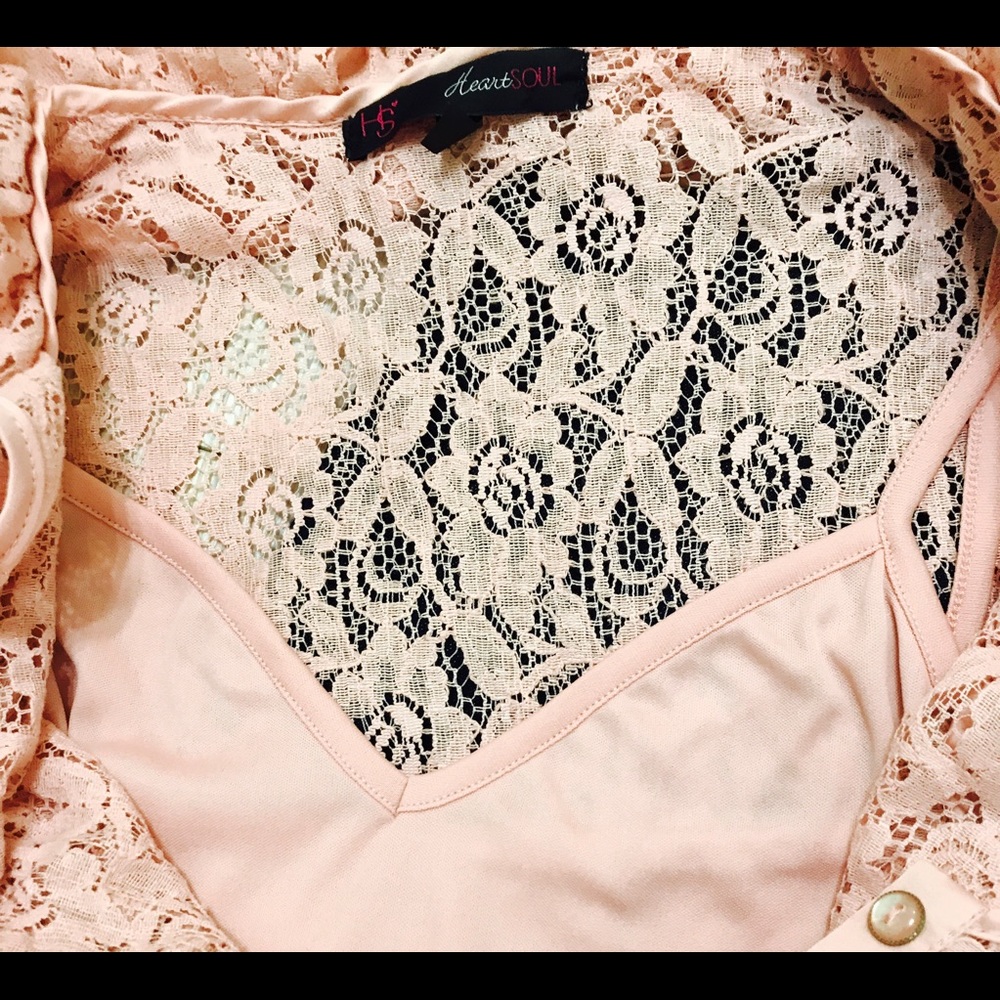 Rose colored lacy ruffled blouse - Picture 4 of 4