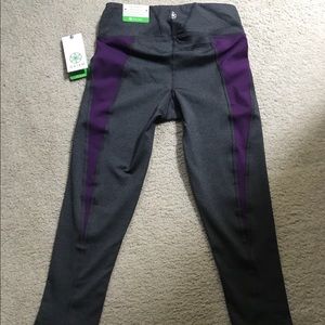 Women's GAIAM yoga Capri leggings