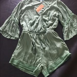 Bell sleeve shorts romper w/ lace trim -NWT