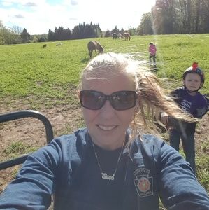 Meet your Posher, Dana