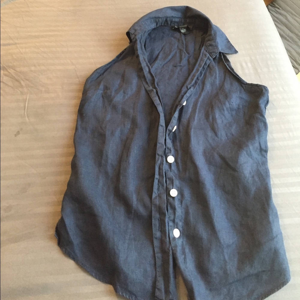 Very cute fitted linen INC shirt