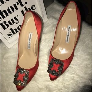 Manolo Blahnik Hangisi Pumps