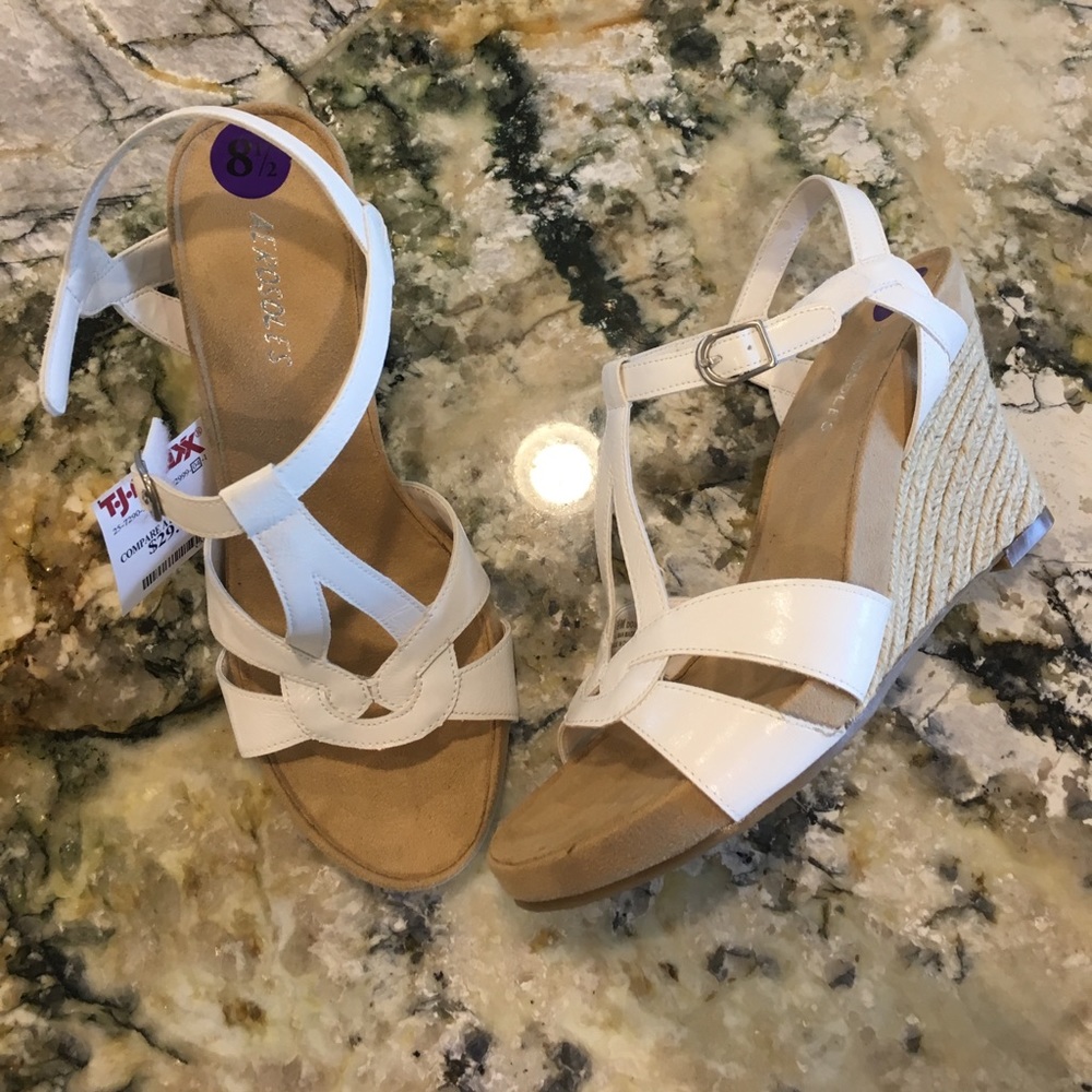 BRAND NEW Aerosoles Summer White Wedges