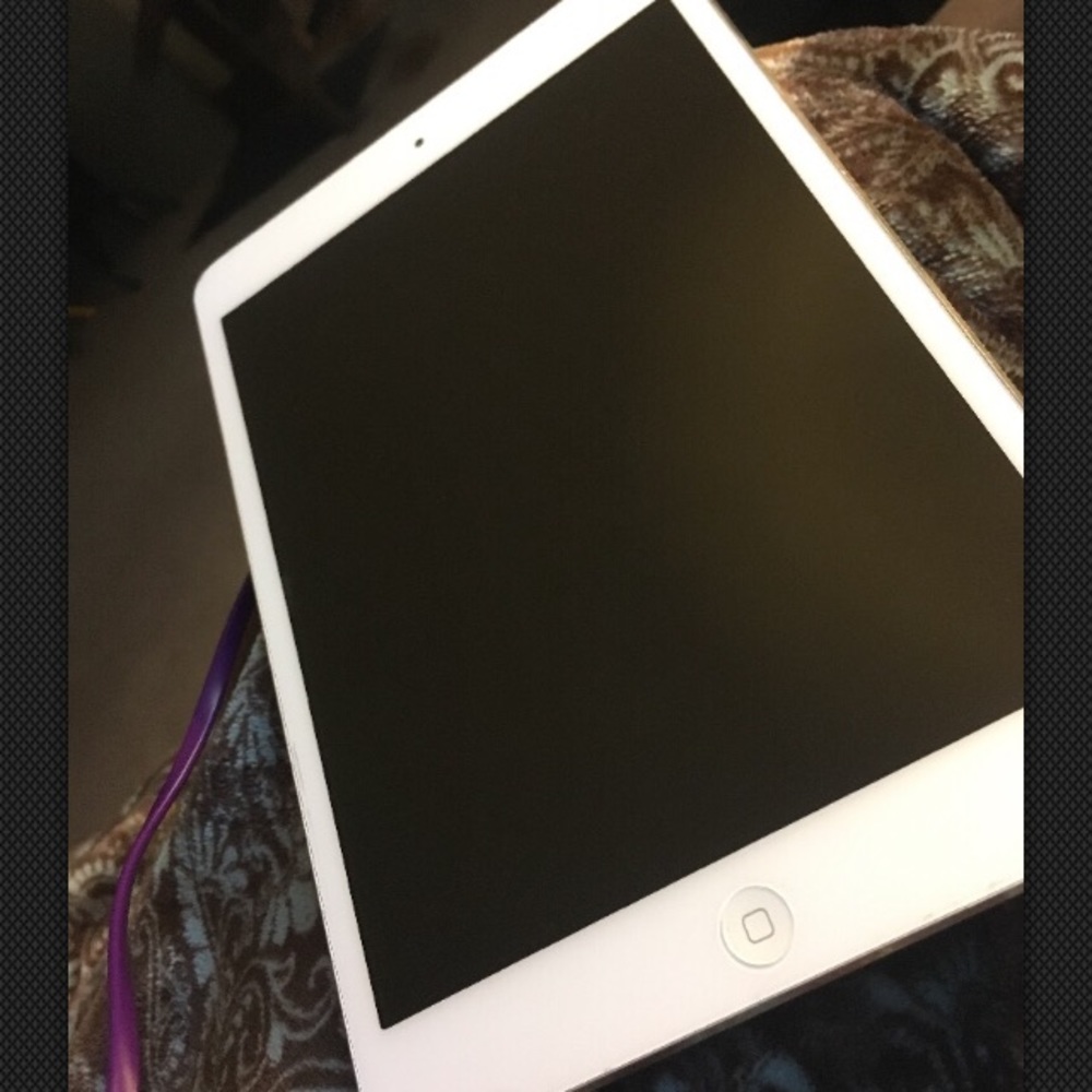 Silver iPad mini 2 16gb brand new