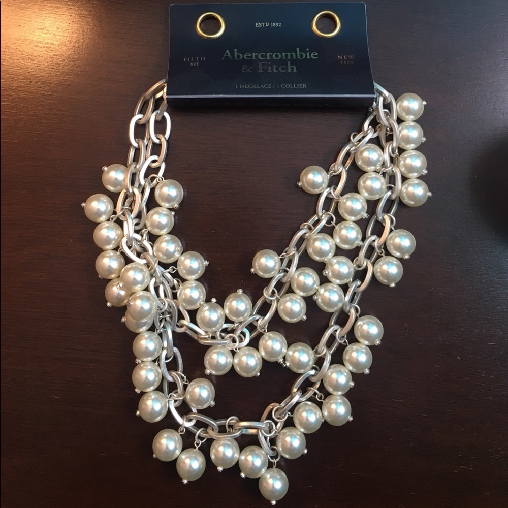 NWT statement necklace