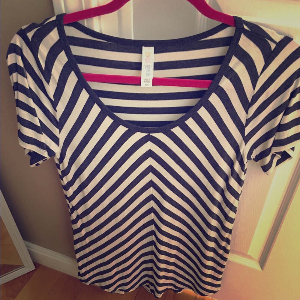 Lularoe CLASSIC TEE brand NWOT