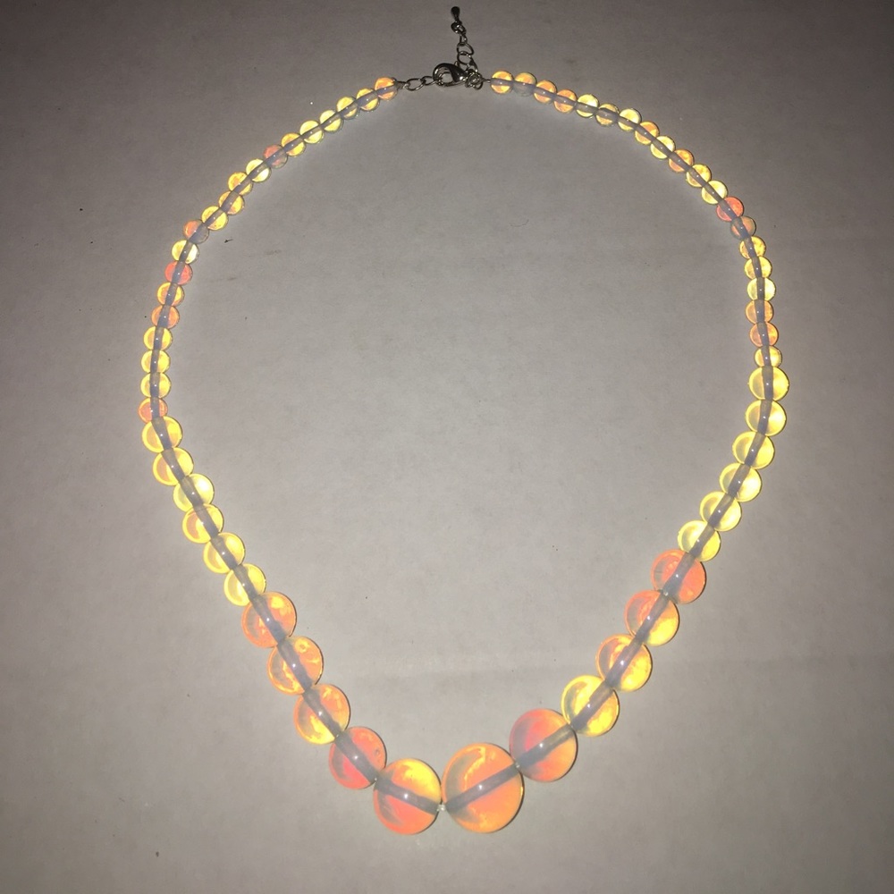 5/$25 Super fun color changing necklace