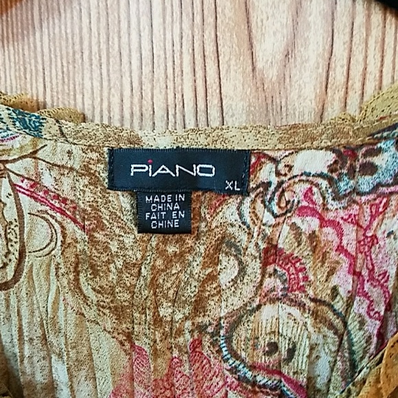 ♀NWOT Piano Blouse♀ - Picture 2 of 4