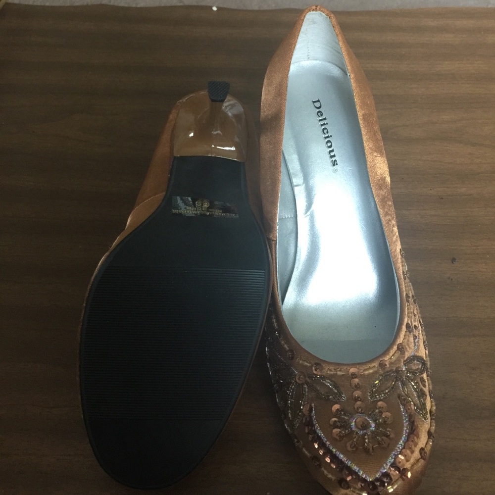 *NWOT* DELICIOUS Copper fabric 3.5" heels sz 8 1/2