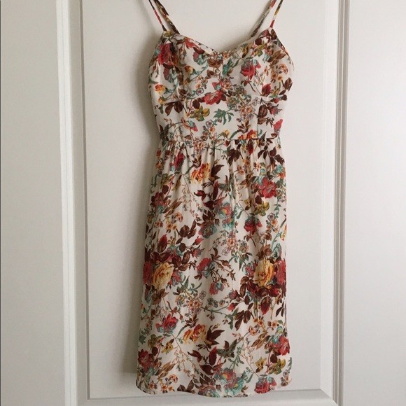 LOTTIE & HOLLIE Summer Dress - Picture 2 of 4