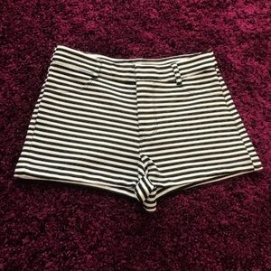 🖤Black and White Striped Shorts🖤