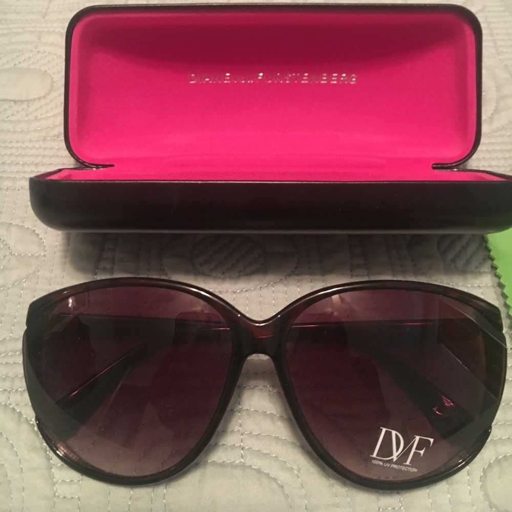 *Brand New** Diane Von Fustenburg large sunglasses