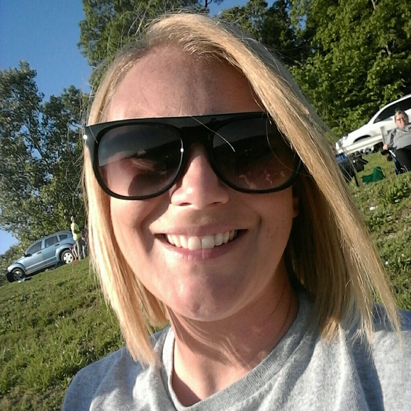 Meet your Posher, Lori - Picture 1 of 1