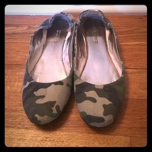 Mossimo Sz 6.5 Camo Ballet Flats
