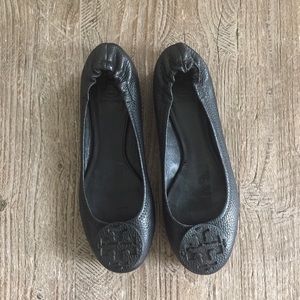 Tory Burch Black leather Reva Flats - size 9