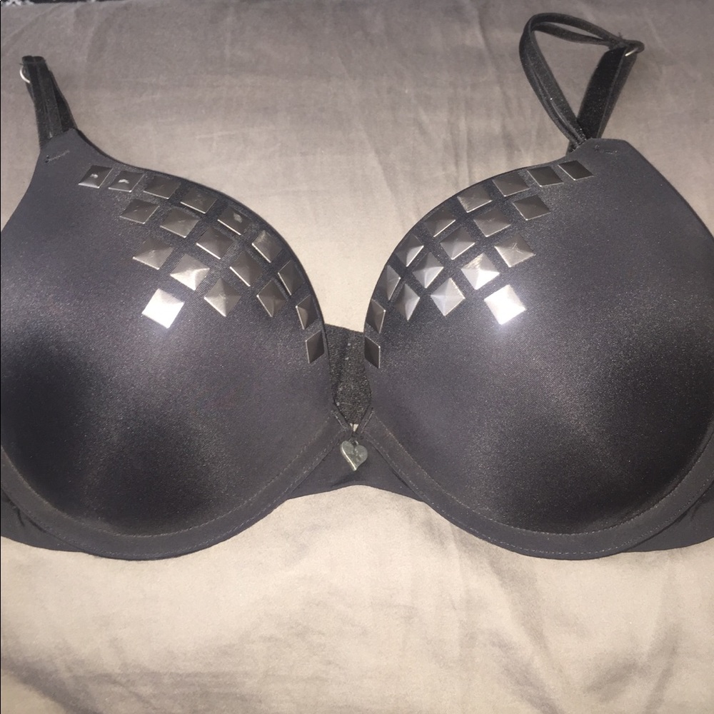 Women's studded bra w changeable straps!! ❤️🖤