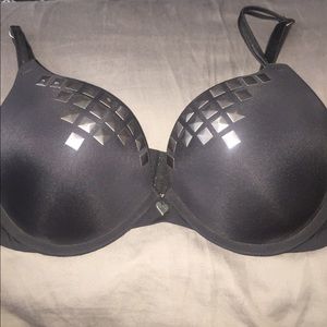 Women's studded bra w changeable straps!! ❤️🖤