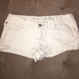 A&Fitch white shorts