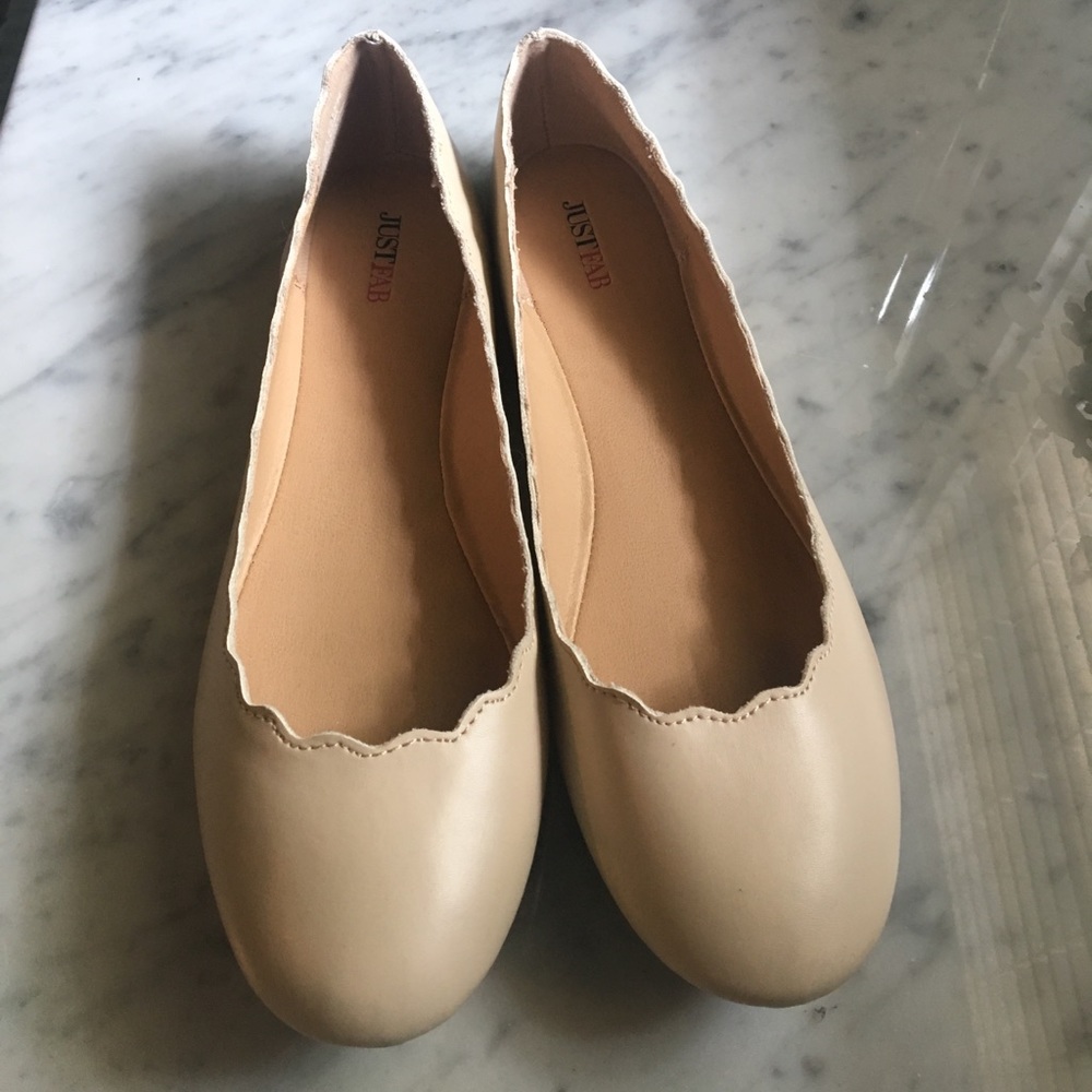 (NEW) Beige Scalloped Flats