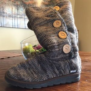 MUKLUKS sweater boots