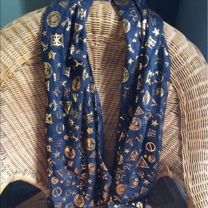 Fantastic Beasts & Where to find them scarf/shawl!