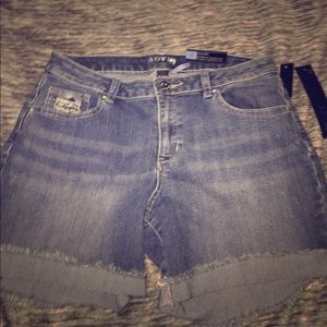 APT.9 Jean Shorts