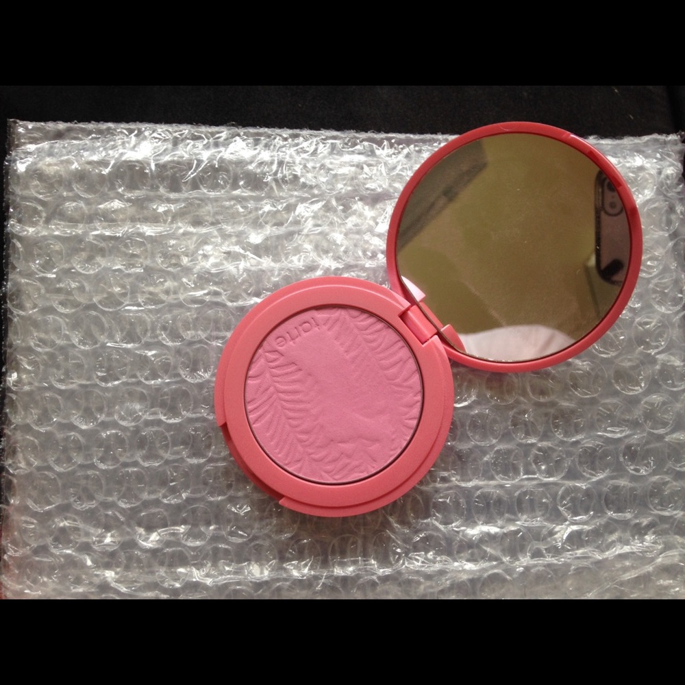 Tarte blush "Dollface"