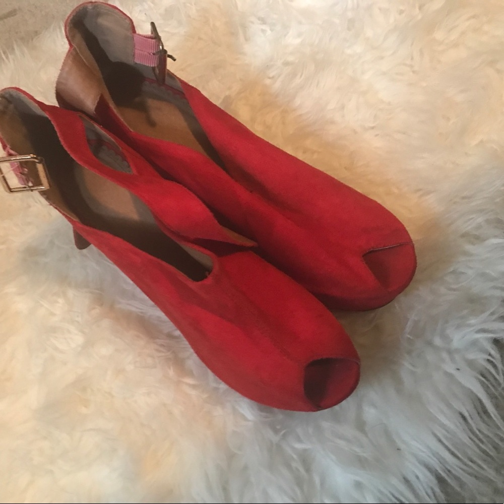 Red wedge heels