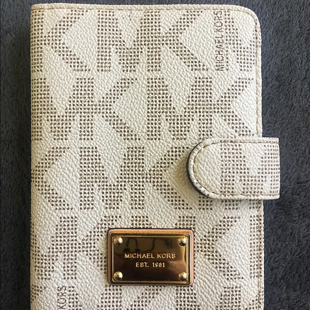 Michael Kors Jet Set Passport Case