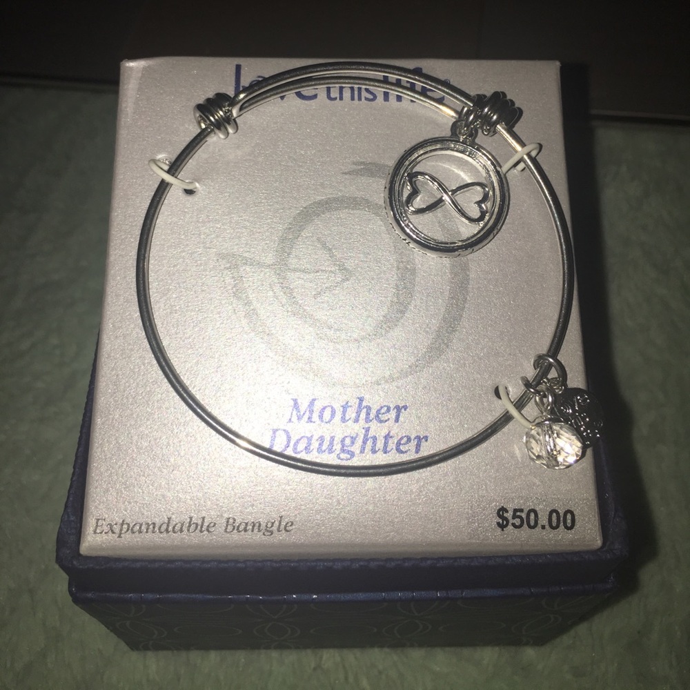 Mother / daughter expandable bangle.