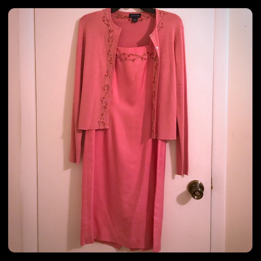 Elegant sleeveless summer dress w/ sweater