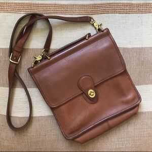 What is it: Vintage Coach Willis purse