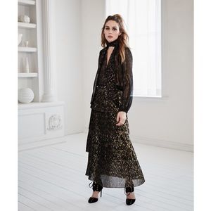 NWOT Chelsea 28 + Olivia Palermo tiered skirt