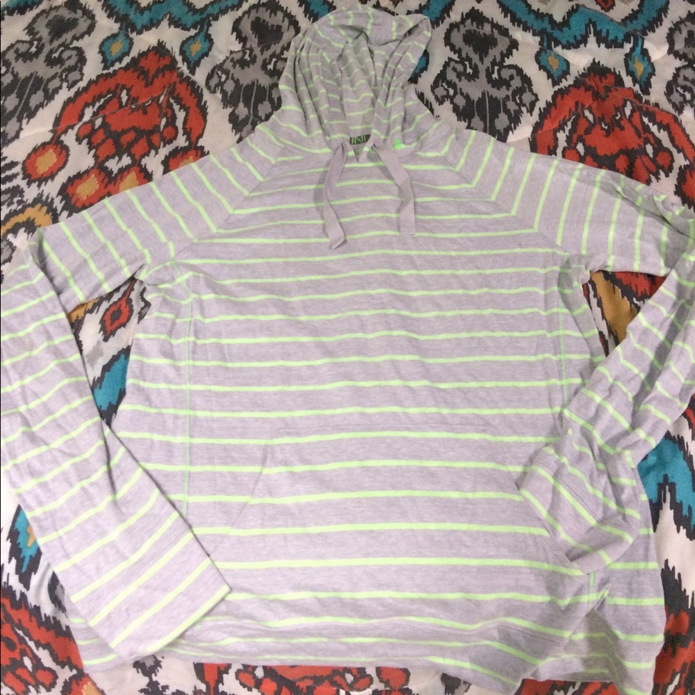 Under Armour hooded shirt size large