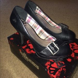 Fergalicious - Nina black pumps size 8.5