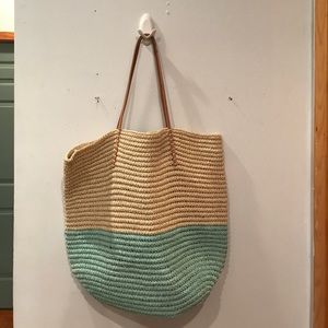 Women's large straw tote handbag
