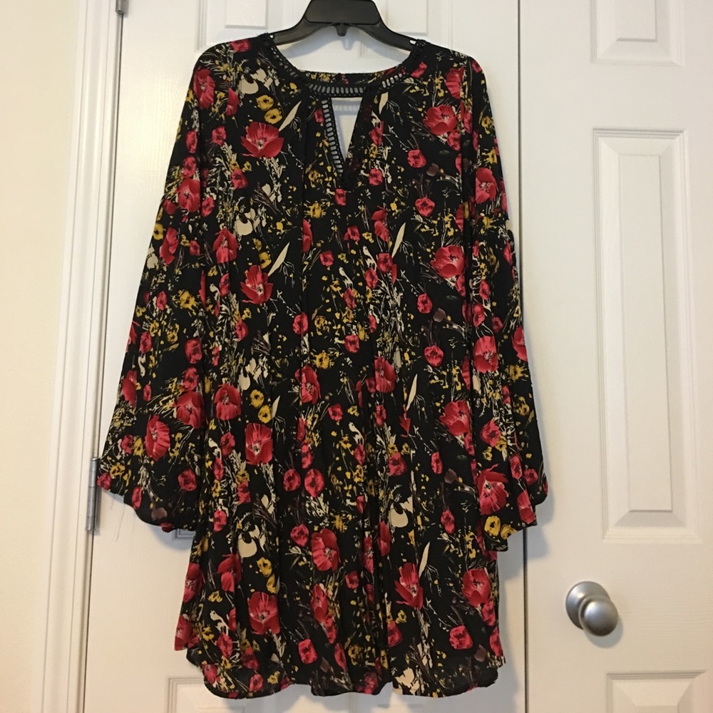 Floral bell sleeve mini dress
