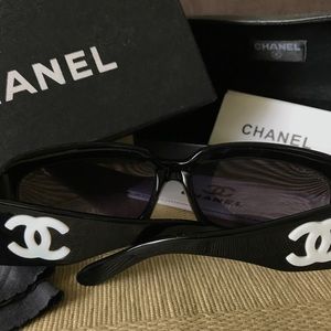 Classic Chanel Pearl Sunglasses