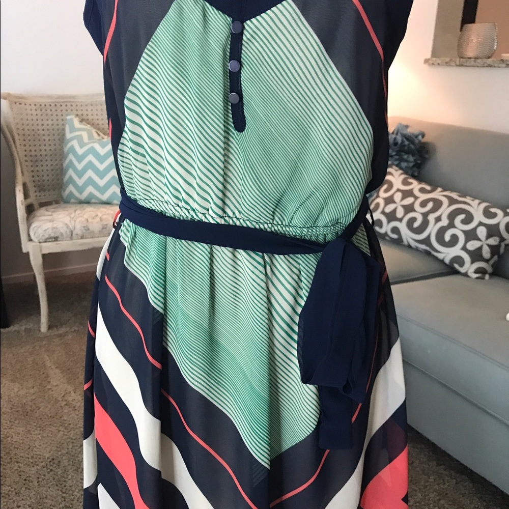 Dress - Picture 3 of 4