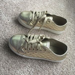 GOLD SNEAKERS ✨