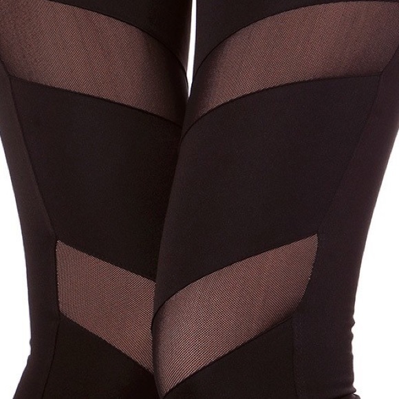 ⚡️One Left⚡️Black Mesh Cutout Yoga - Picture 3 of 7