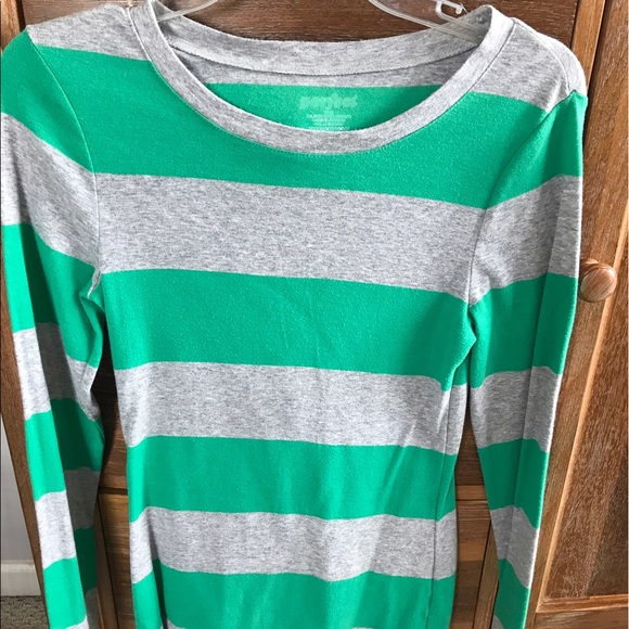 Old Navy Perfect Fit Tee Size Medium - Picture 1 of 2
