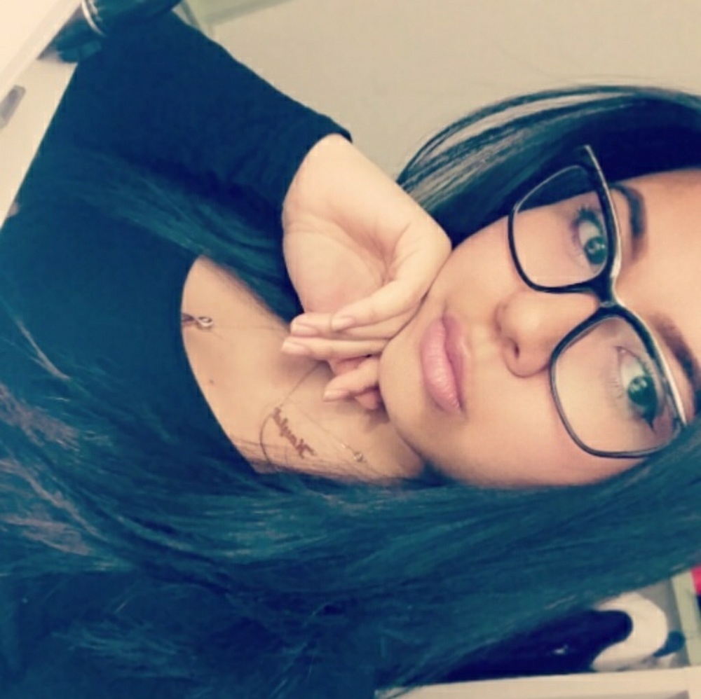 Meet your Posher, Kayla