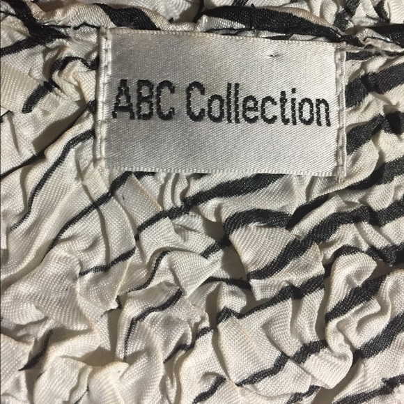 ABC Collection - Black and White Crepe Blouse, M/L - Picture 8 of 8