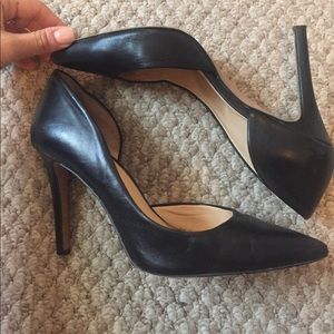 Jessica Simpson classic black pumps