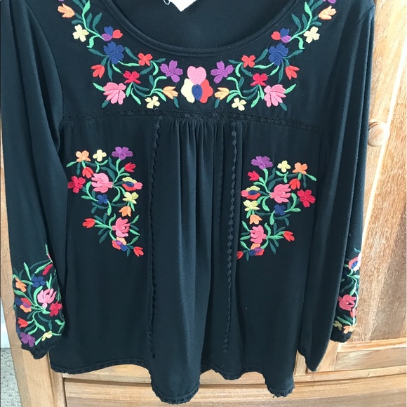 Altar'd State Size Medium Long Sleeve atop - Picture 2 of 3