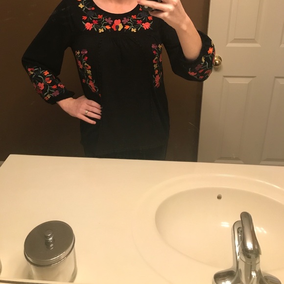 Altar'd State Size Medium Long Sleeve atop - Picture 3 of 3